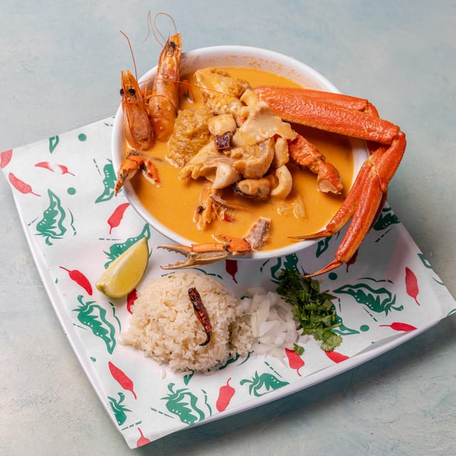 Sopa Marinera Hondureña (Honduran Seafood Soup).